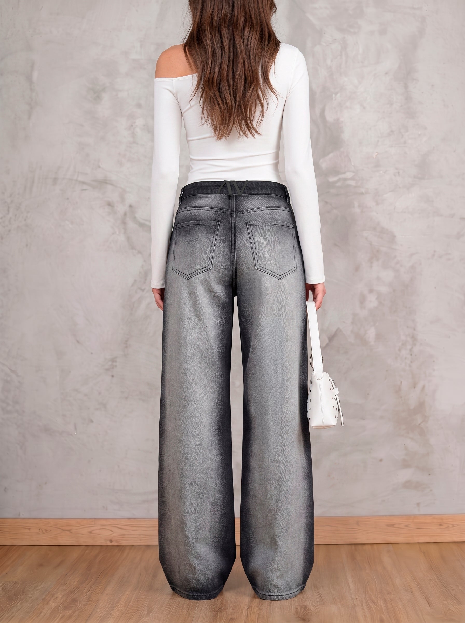 Jean gris wide leg Black Silver de DAVD en vista posterior, denim gris con caída amplia y bolsillos traseros.
