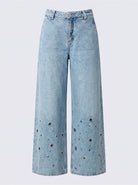Detalle posterior del jean azul claro wide leg Arya de DAVD, bolsillos traseros y acabado en denim azul claro.