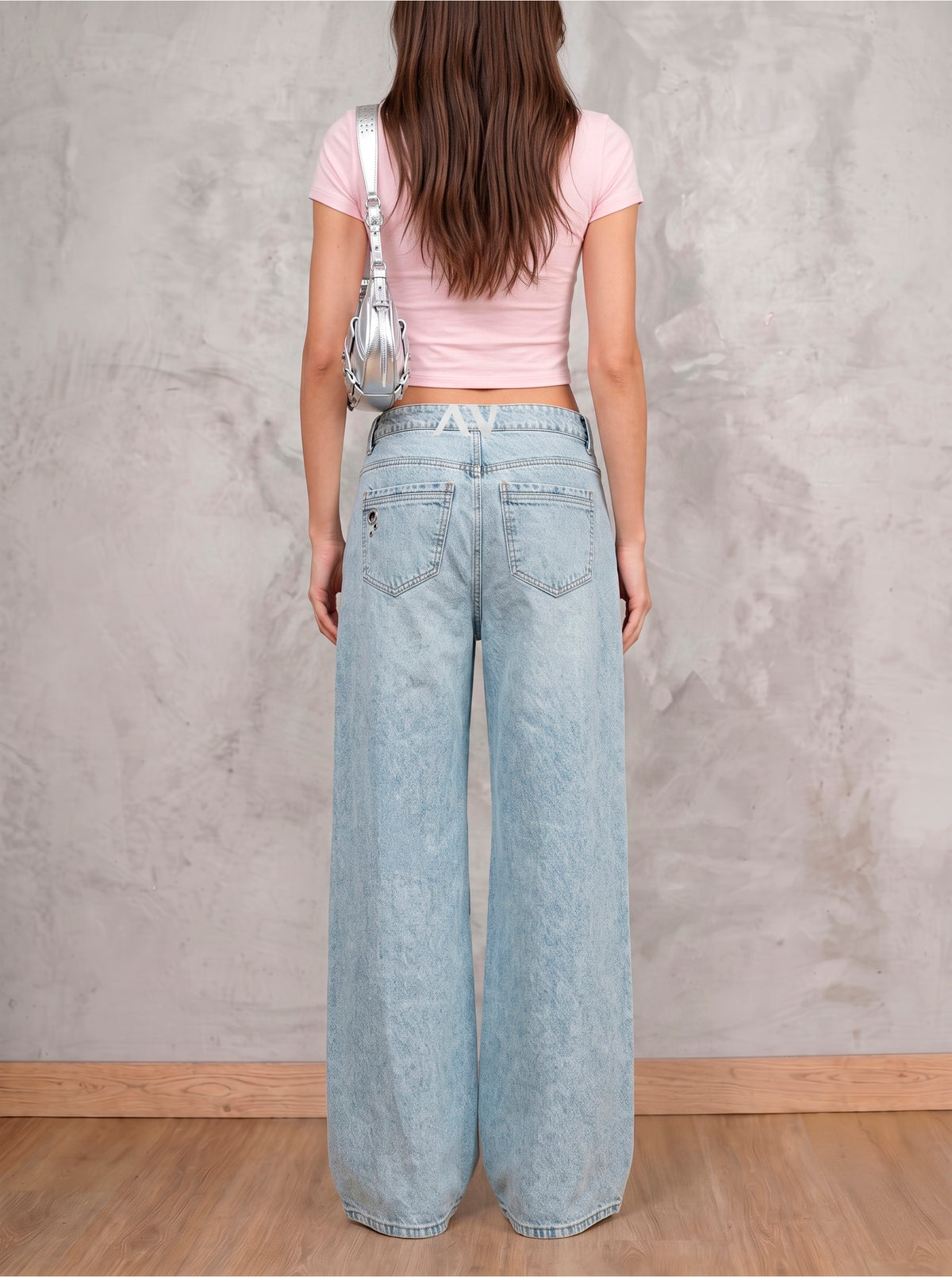 Jean azul claro wide leg Arya de DAVD en vista posterior, denim azul claro con caída amplia y bolsillos traseros.