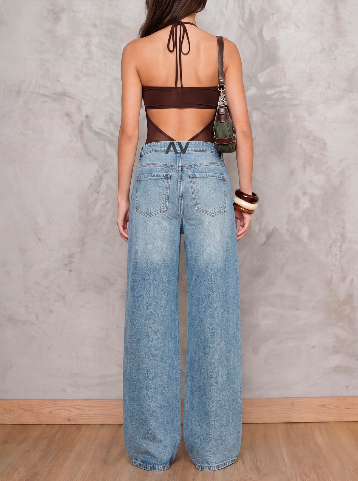 Jean azul medio wide leg Azurite de DAVD en vista posterior, denim azul medio con caída amplia y bolsillos traseros.