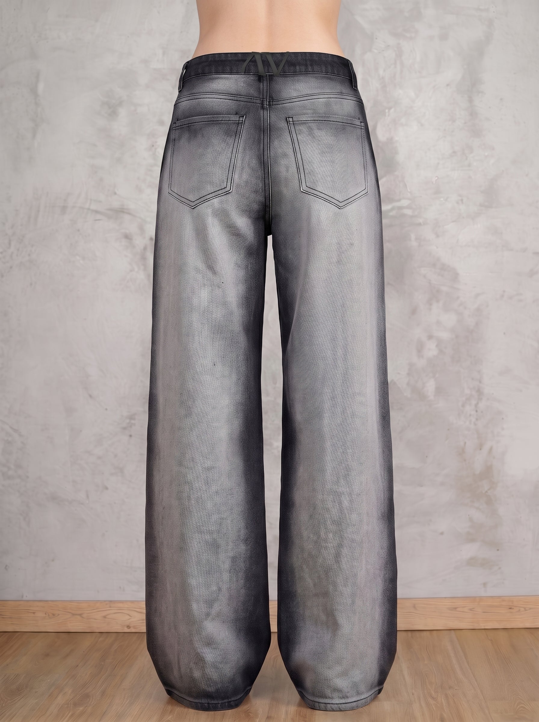 Detalle posterior del jean gris wide leg Black Silver de DAVD, bolsillos traseros y acabado en denim gris.