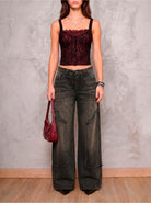 Jean negro wide leg Black Spell de DAVD en vista frontal, silueta amplia con costuras expuestas en denim negro desgastado.