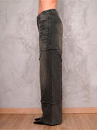 Jean negro wide leg Black Spell de DAVD en vista lateral, silueta amplia y caída recta en denim negro.
