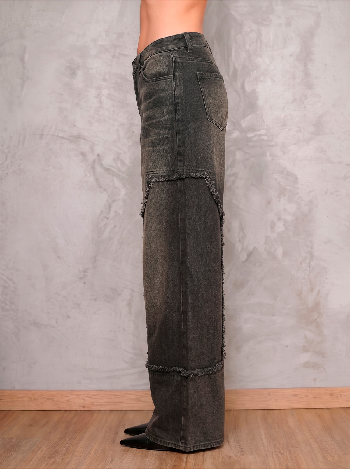 Jean negro wide leg Black Spell de DAVD en vista lateral, silueta amplia y caída recta en denim negro.