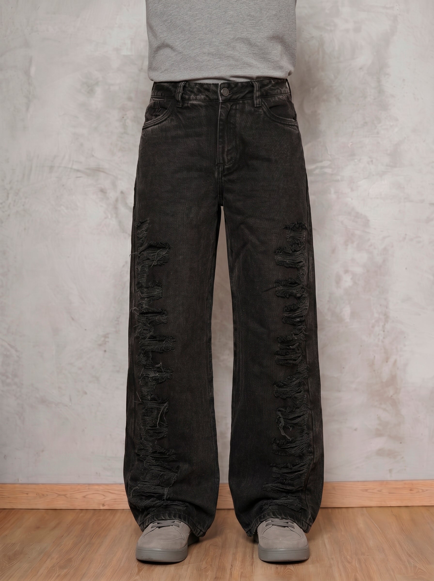 Detalle frontal del jean negro wide leg Obsidian de DAVD para hombre, tiro medio y textura en denim negro.