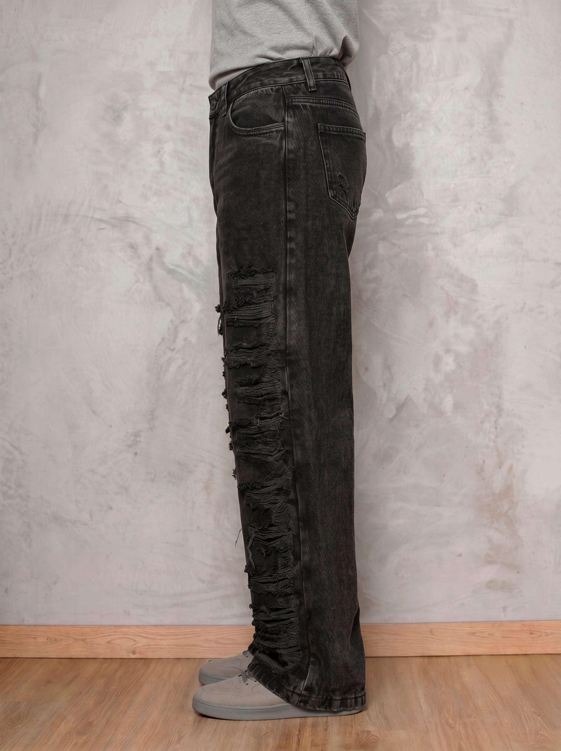 Jean negro wide leg Obsidian de DAVD en vista lateral masculina, caída amplia y estructura en denim negro.
