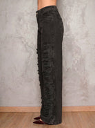 Jean negro wide leg Obsidian de DAVD en vista lateral, silueta amplia y caída recta en denim negro.