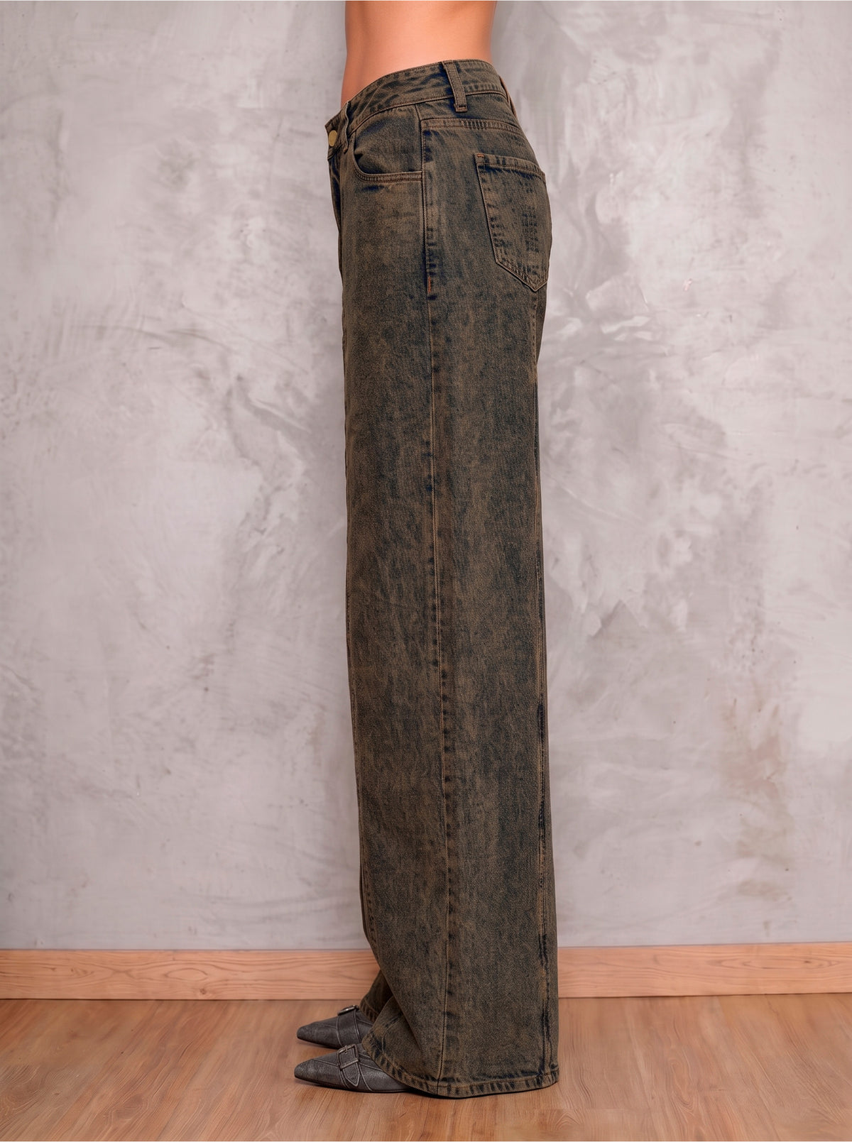 Detalle posterior del jean oliva wide leg Eris de DAVD, cremallera horizontal decorativa en denim oliva.